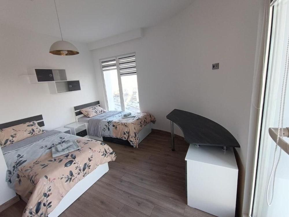 18th Floor Condo With Pool & Fitness Center