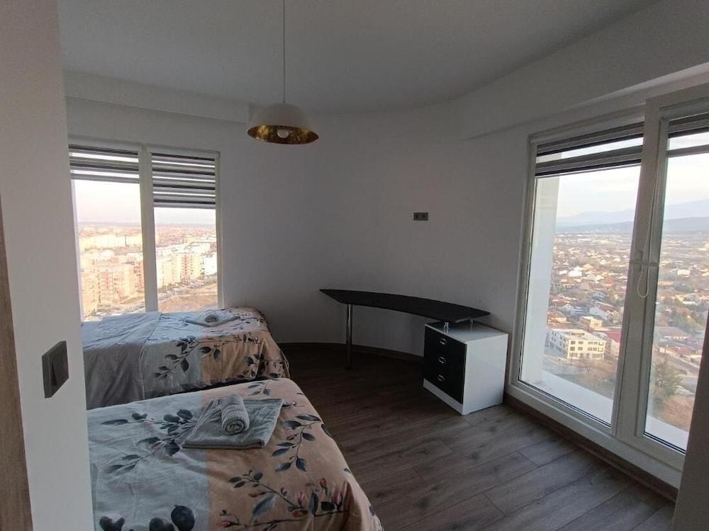 18th Floor Condo With Pool & Fitness Center