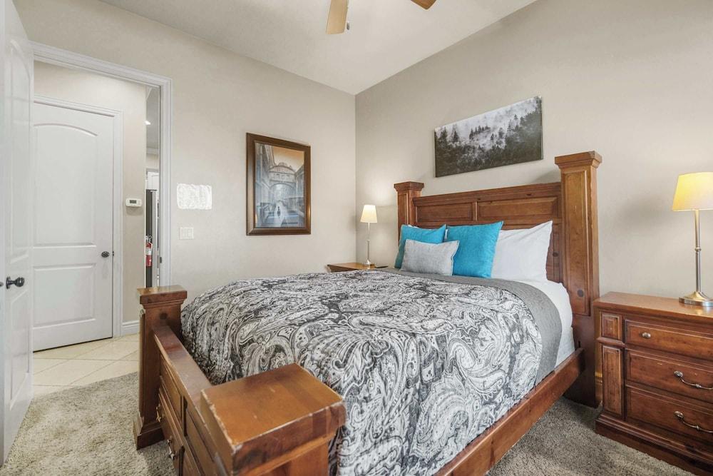 Owens Landing Amazing Views!