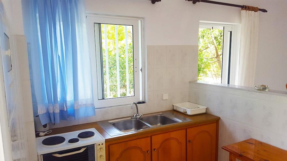 Bluewhite Studio - Cozy Garden Nest