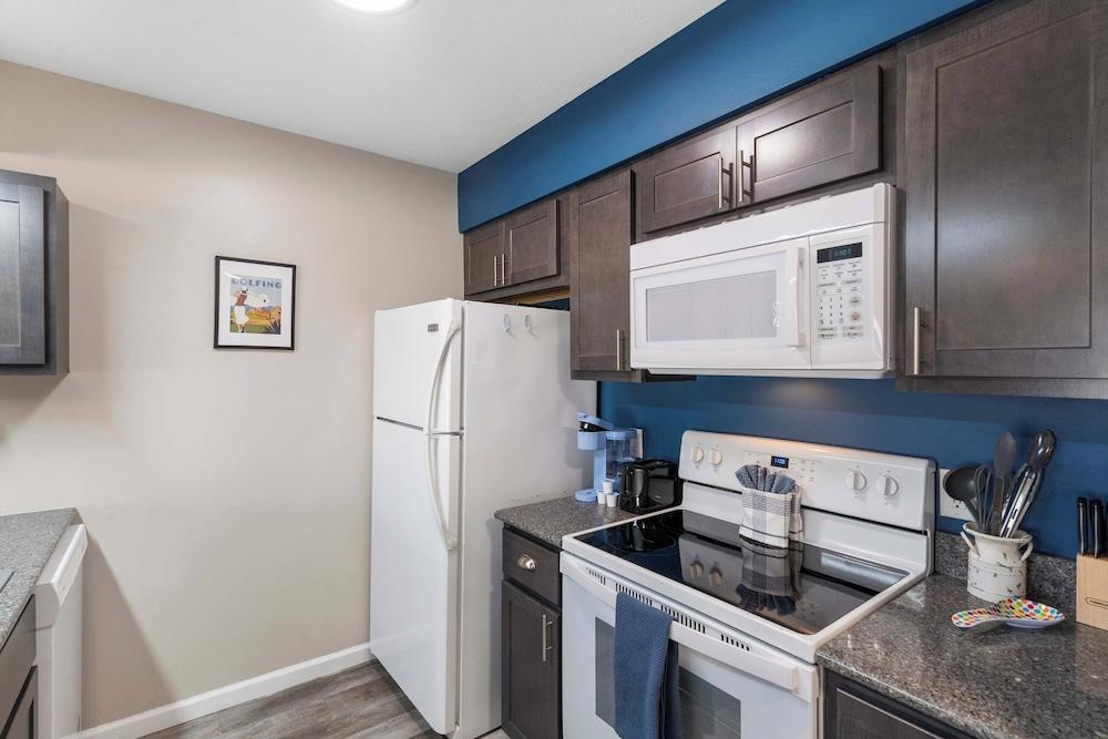 Greenside Retreat - Pointe Royale