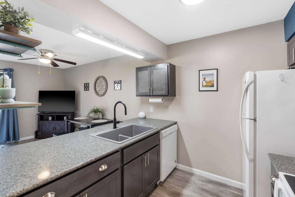 Greenside Retreat - Pointe Royale