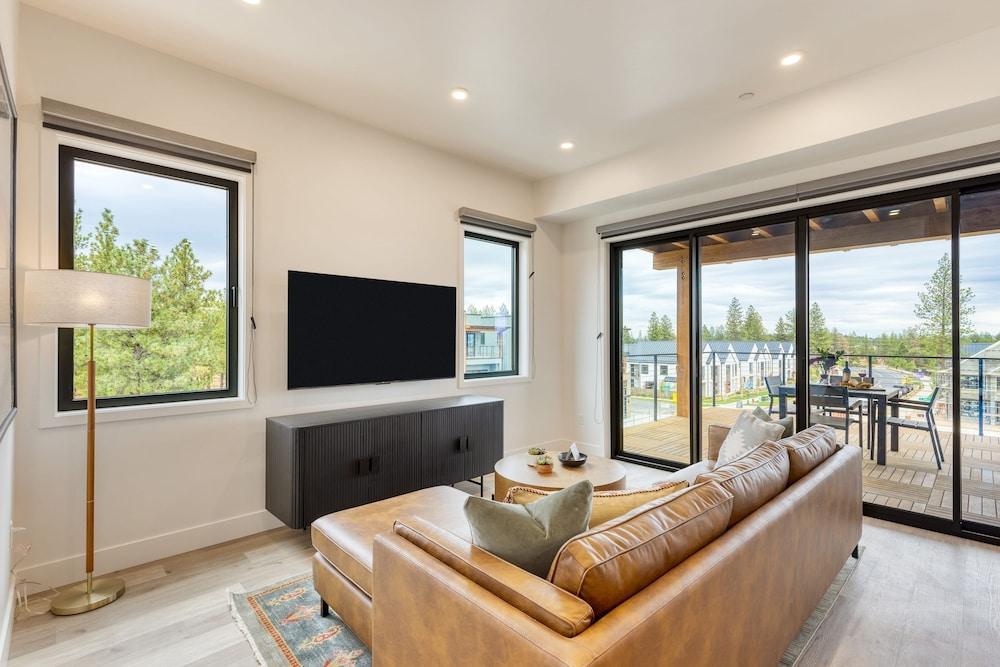 1216 Skyline Ranch 200 Private Hot Tub w View Premier Downtown Location