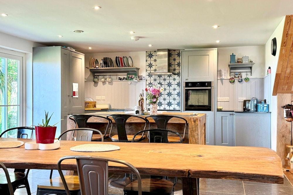 Seawynds Family Home With Far-reaching Sea Views