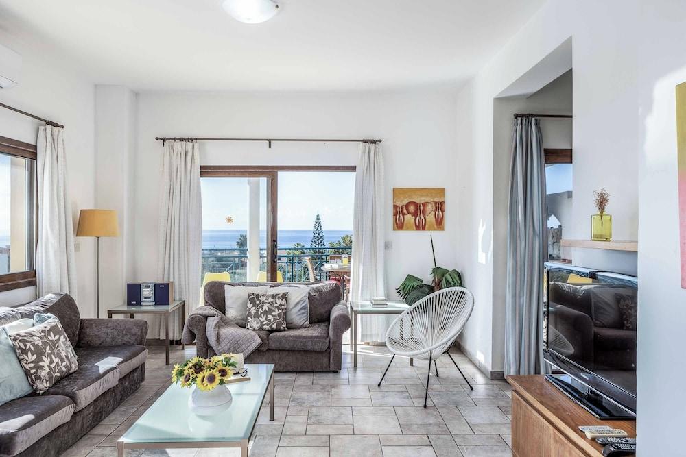 Apollon Dionysus Villa