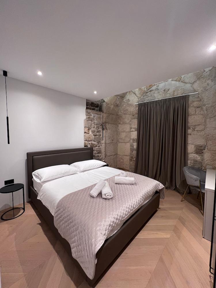 Unique house Nepot in the center