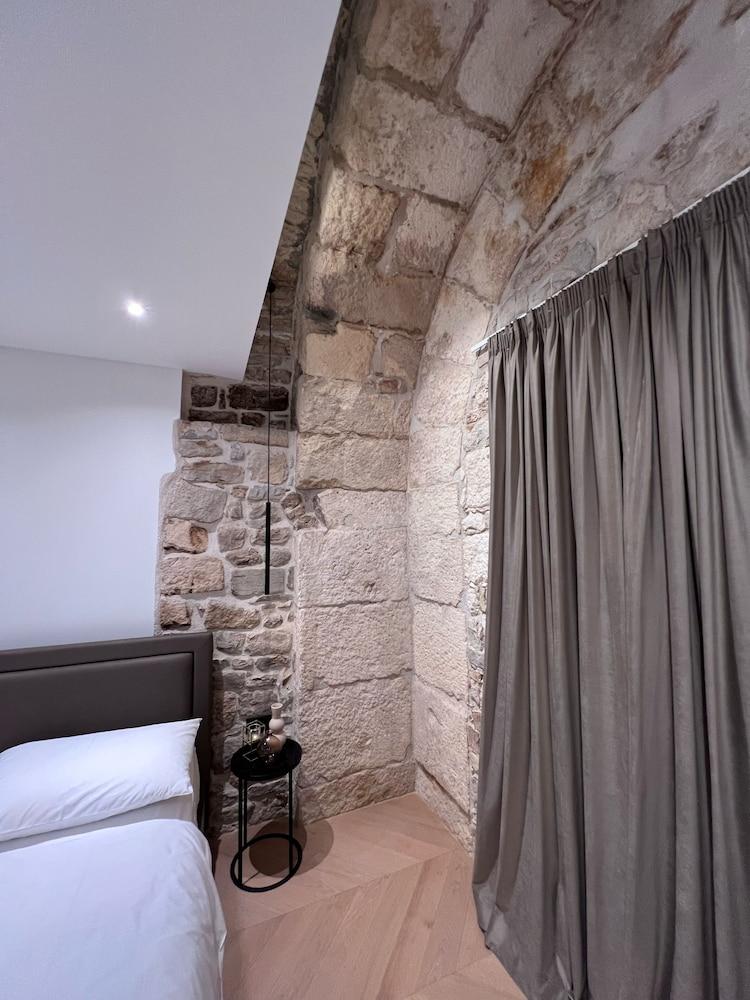 Unique house Nepot in the center