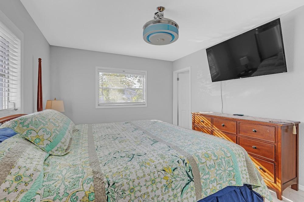 Waterfront Retreat W/ Canal Access 3 Bedroom Home