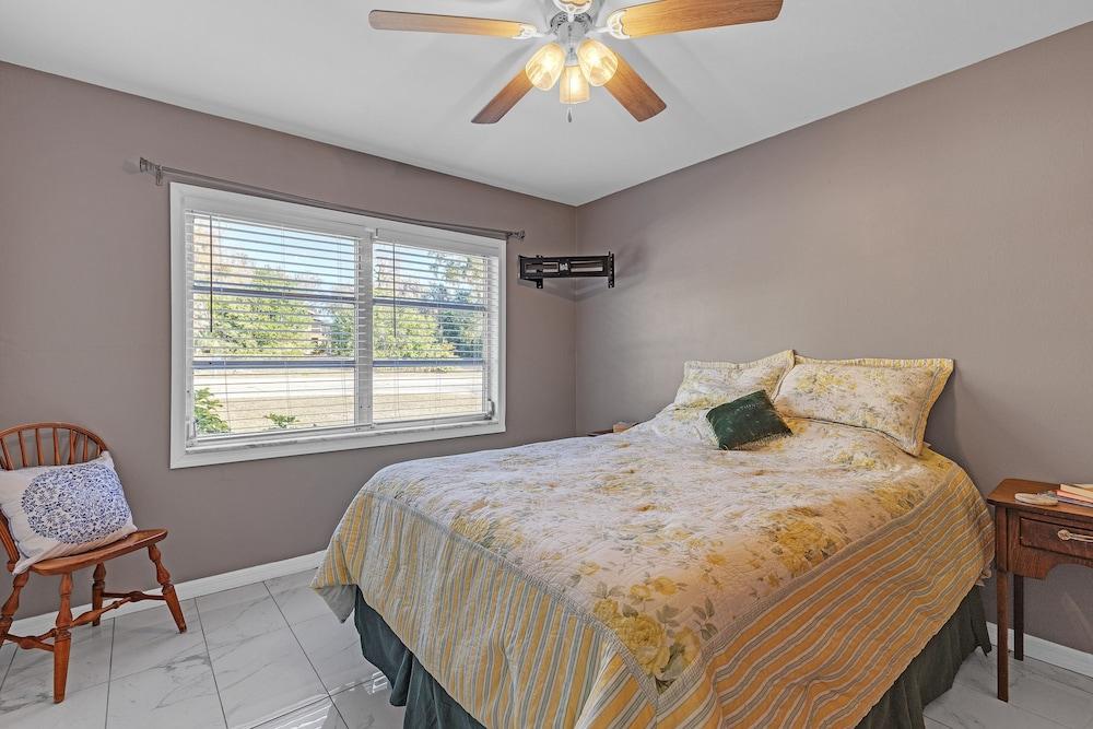 Waterfront Retreat W/ Canal Access 3 Bedroom Home