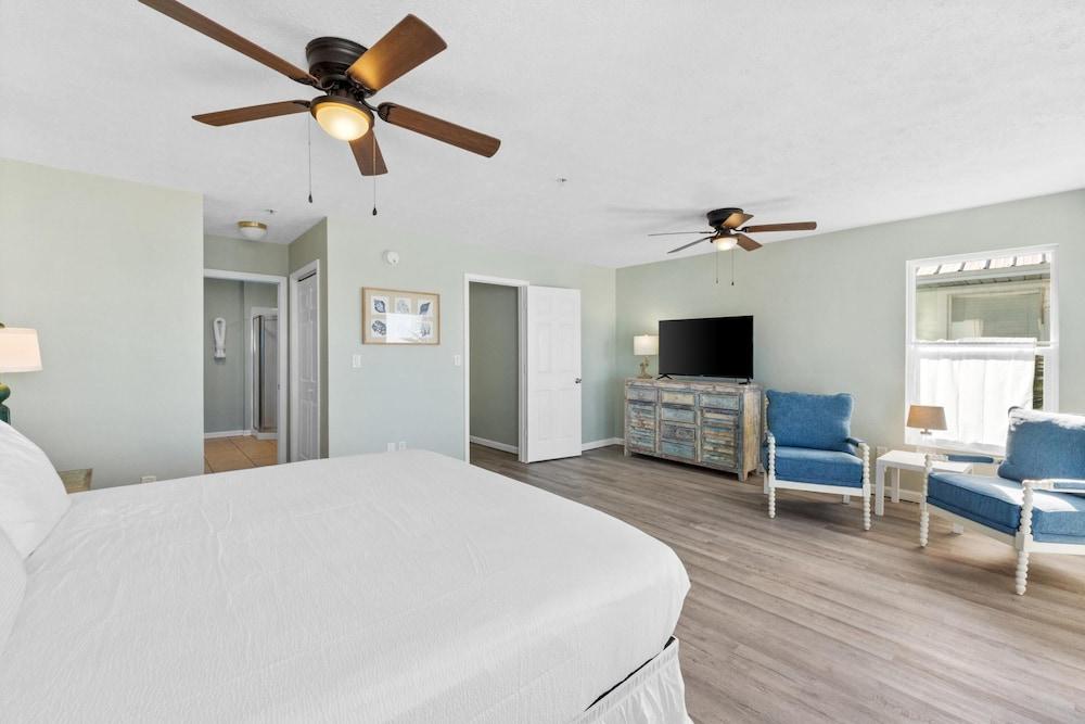 Beach House - Sunset Paradise by PHG