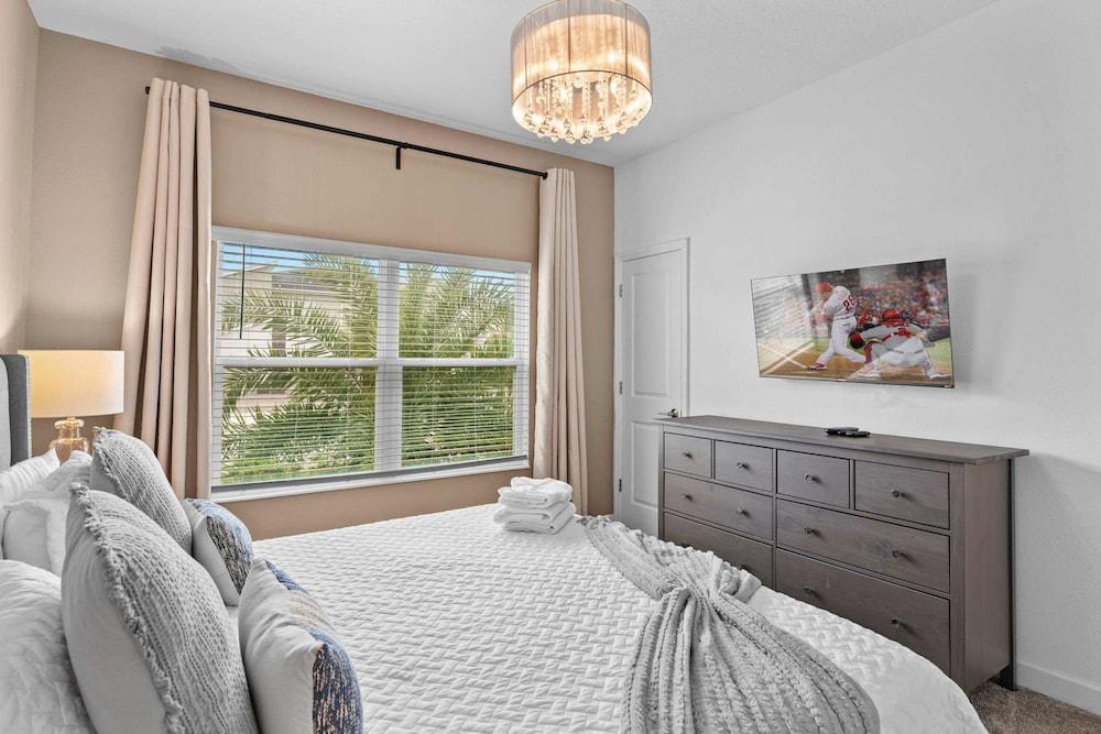 Adorable 4BR Home Cute Mickey Tangled Rooms