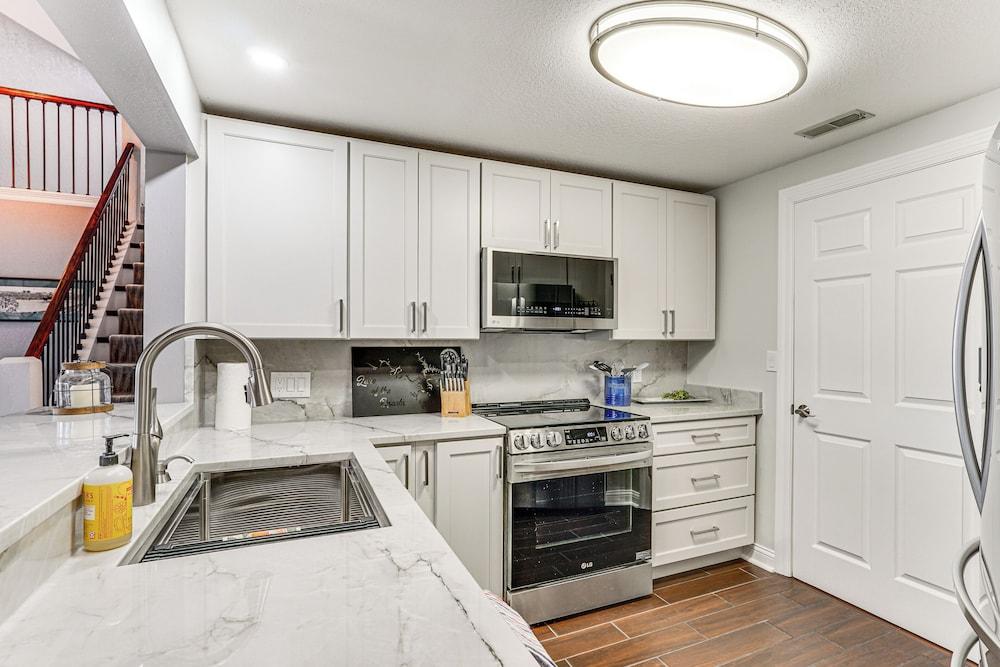 Boat, Swim & Enjoy Lake Views: Osage Beach Retreat