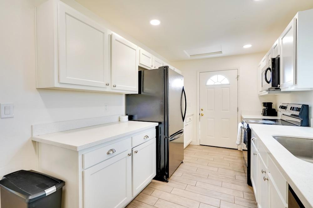 2 Mi to University of Arizona: Tucson Urban Escape