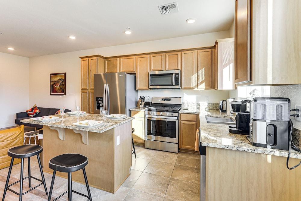 4 Mi to Dtwn: Family-friendly Townhome in Reno