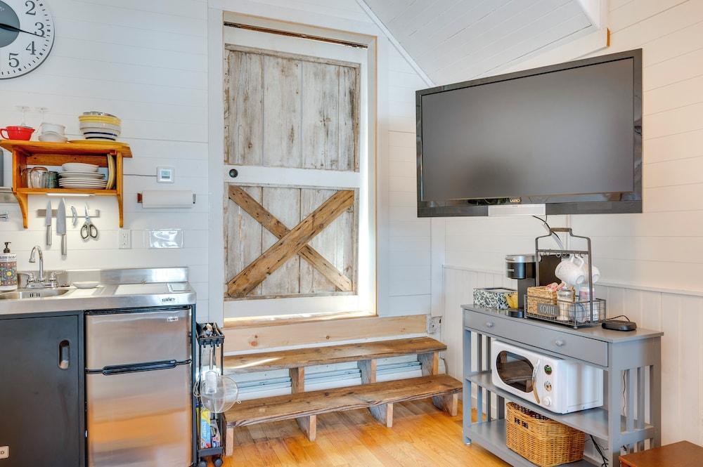 1 Mi to Cranmore Mountain: Charming Conway Apt!