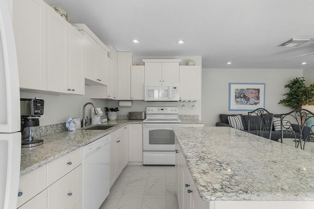 21591 Waterfront Duplex With Pool And Spa 2 Bedroom Condo