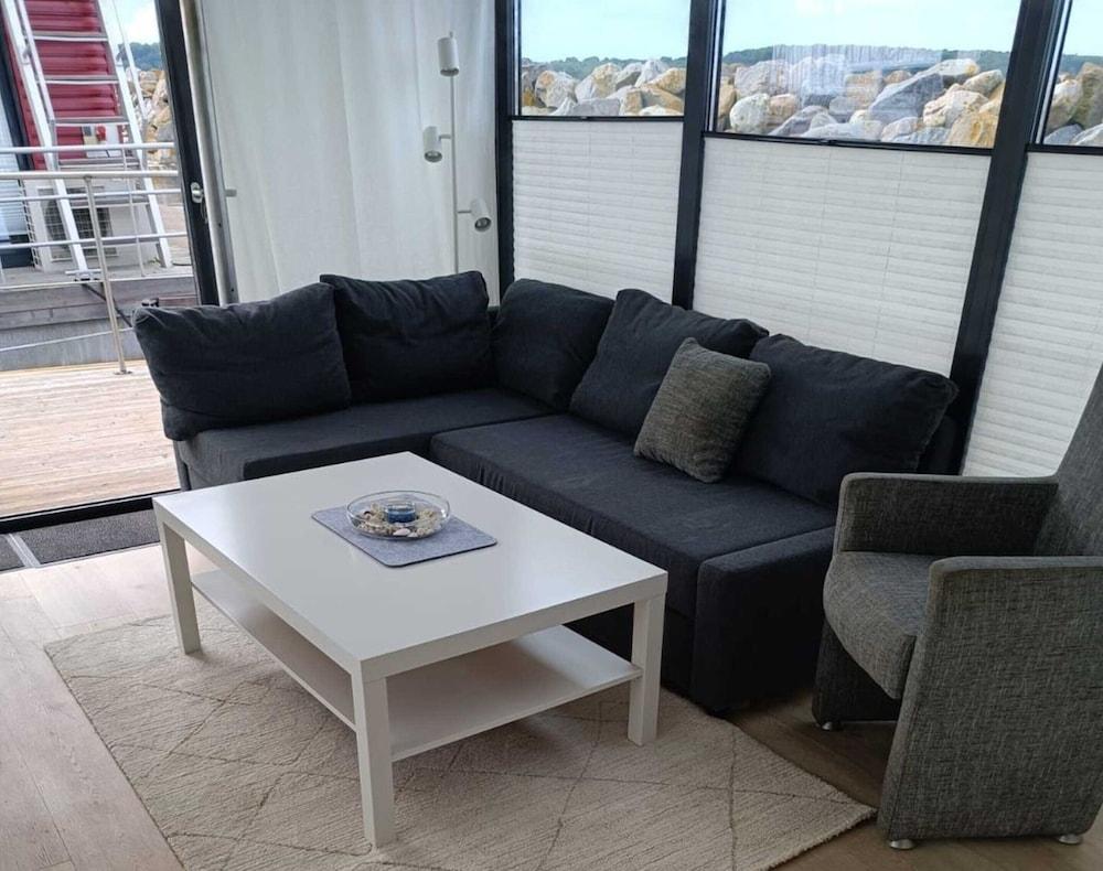 Hausboot in Laboe an der Kieler Foerde