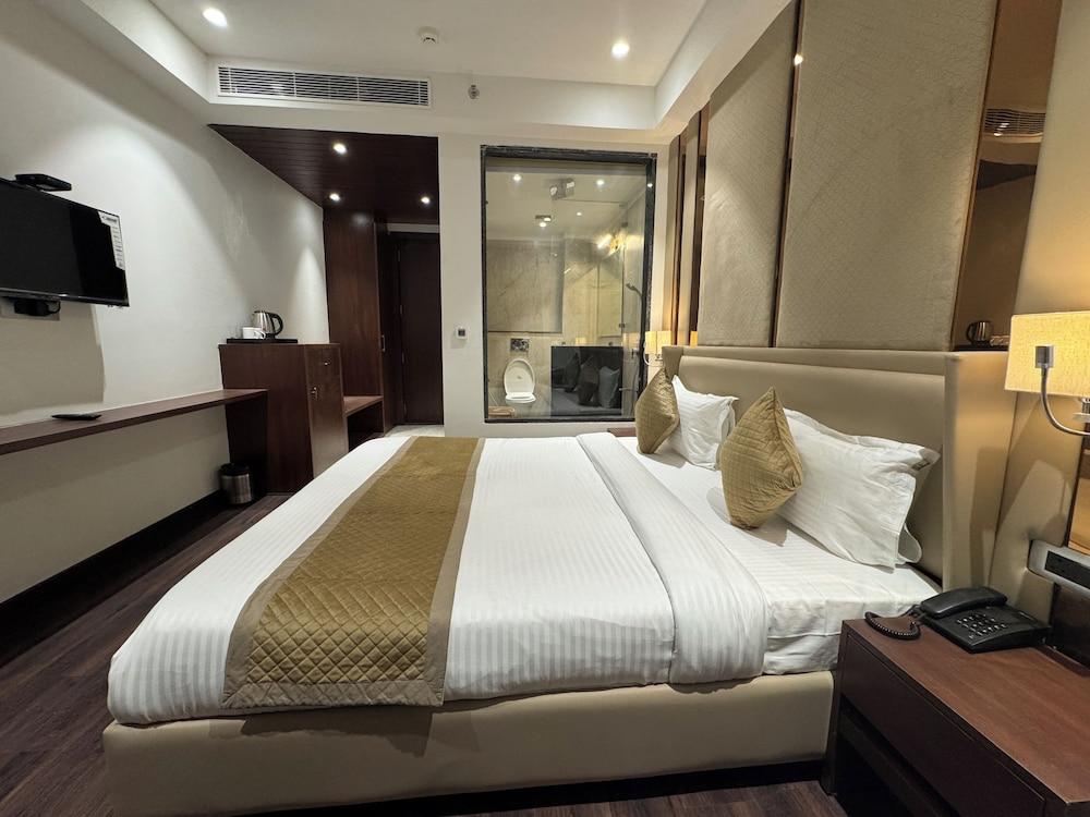 Aurea by The Wallflower Hotels