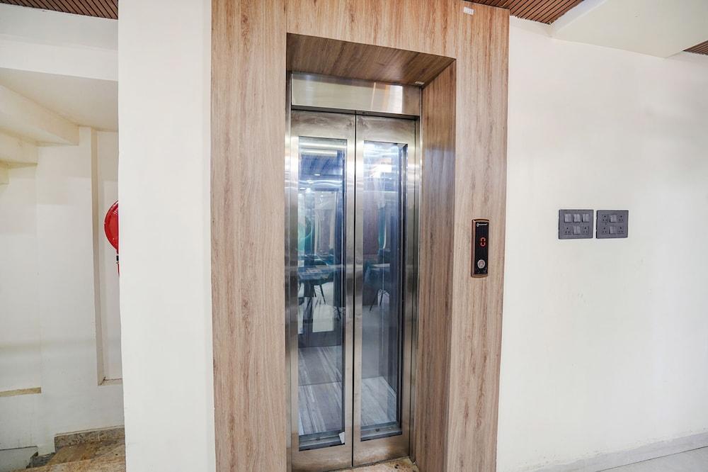 Fabhotel Shrinath Casa Inn