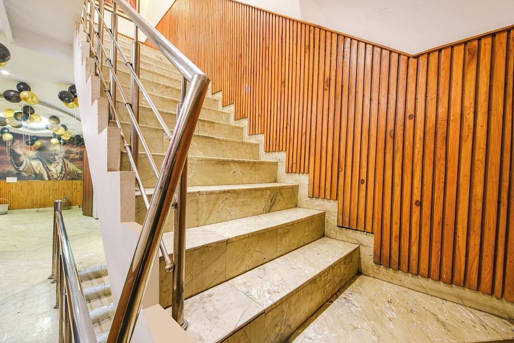 Fabhotel Shri Sai Dx