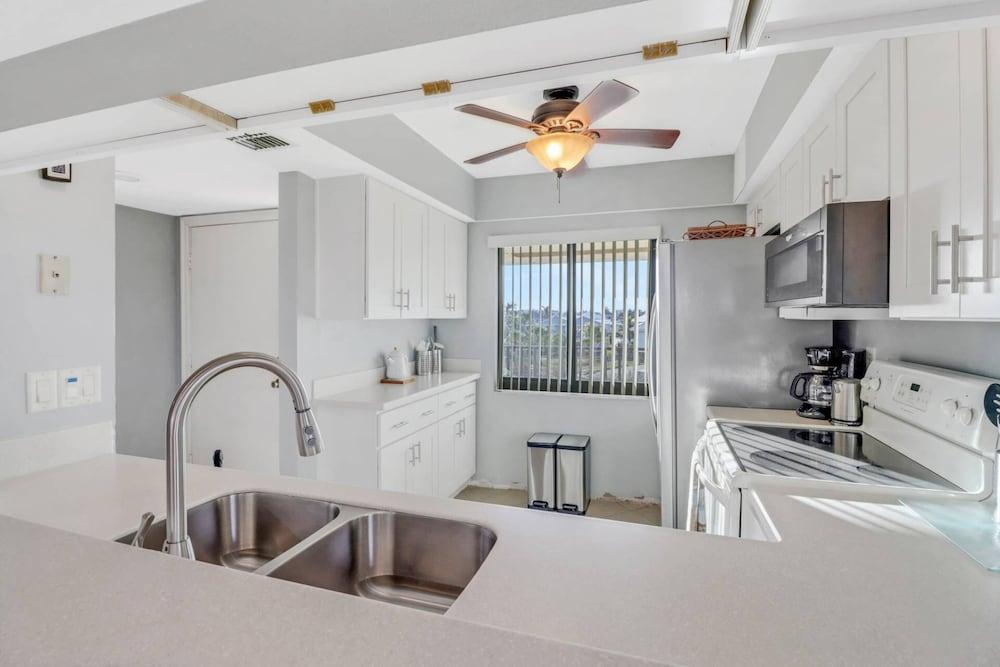 21420 Bay Village Dr 218