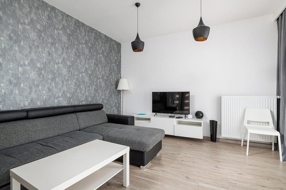 RentPlanet - Grzybowska 85