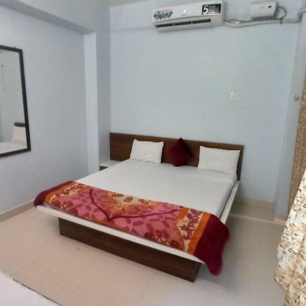 Hotel adiraj palace and lodging