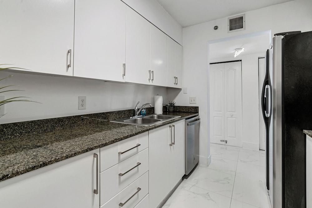 Brickell High-Floor Luxury Condo