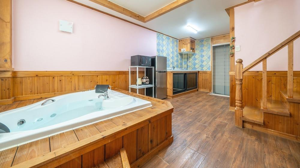 Yeongheungdo Blue Story Pension