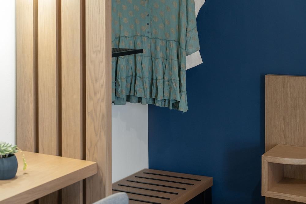 Captain's Seafront Apartments