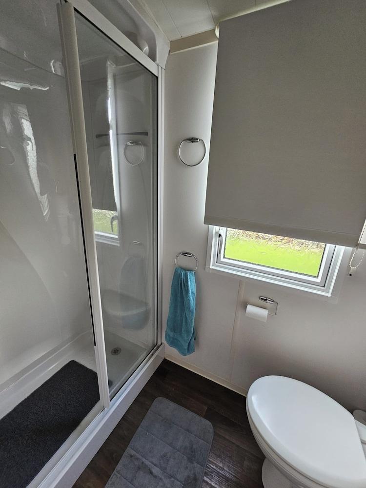 Heidi 2 Bed Robin Hood