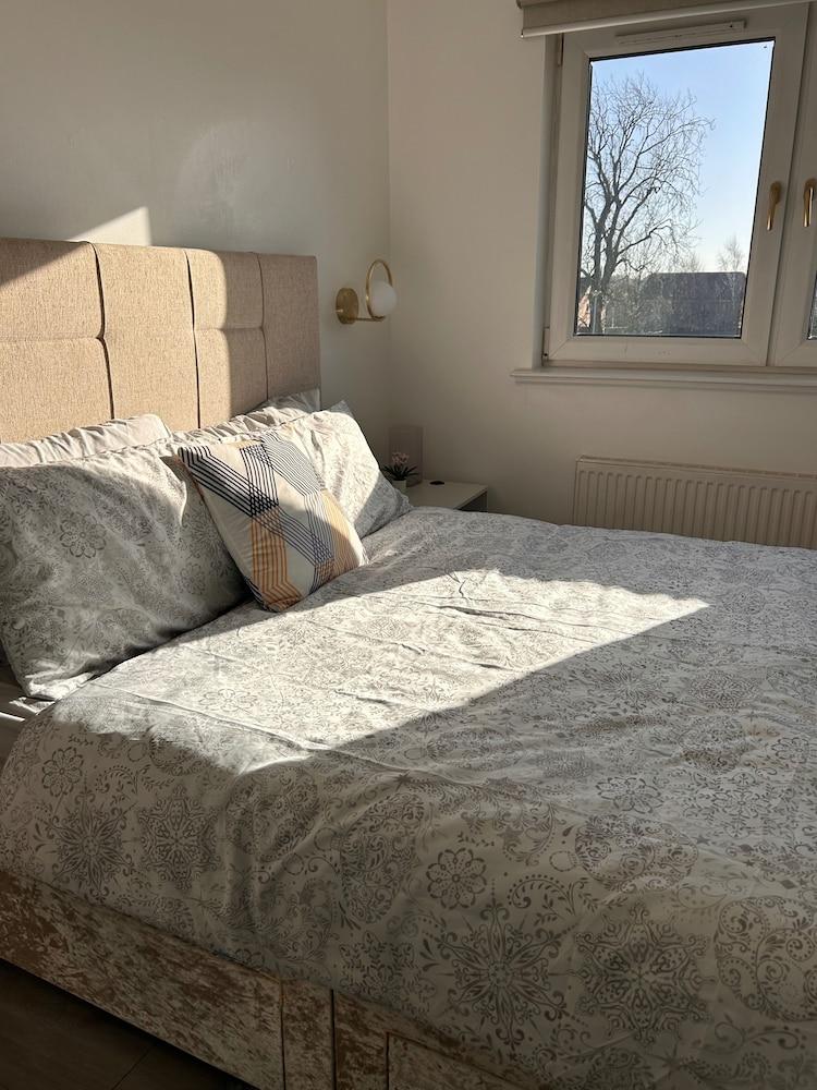 Modern Apartment-sleeps6-parking-seft Check in