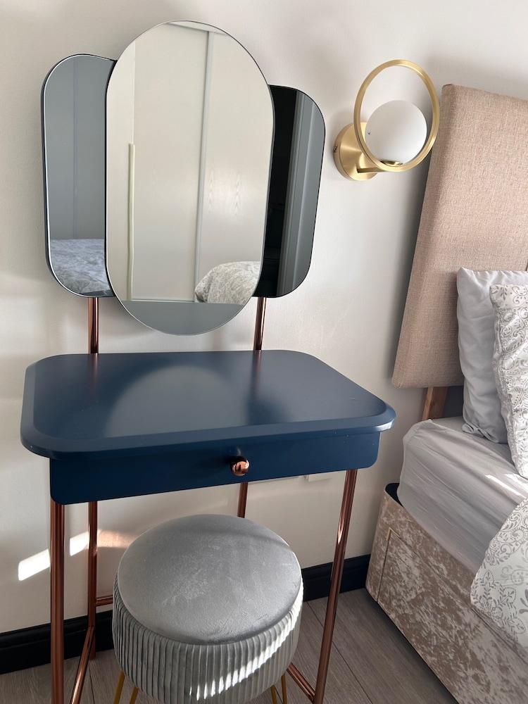 Modern Apartment-sleeps6-parking-seft Check in