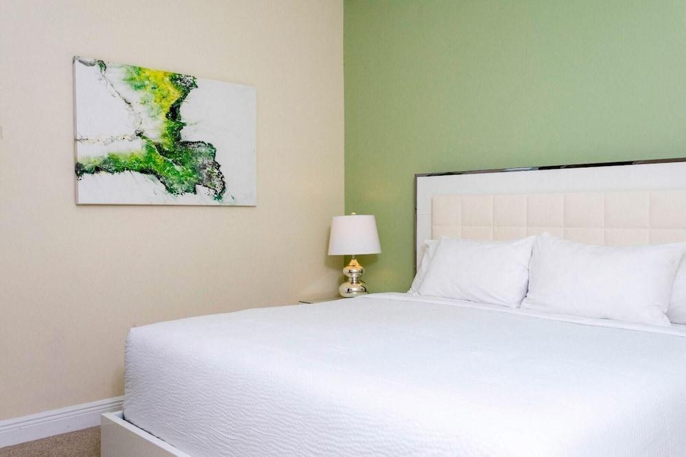 421 NP - Exquisite Retreat at Encore Resort