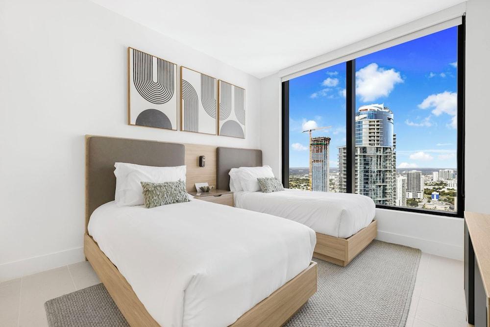 Experience Luxury & Bayfront Views