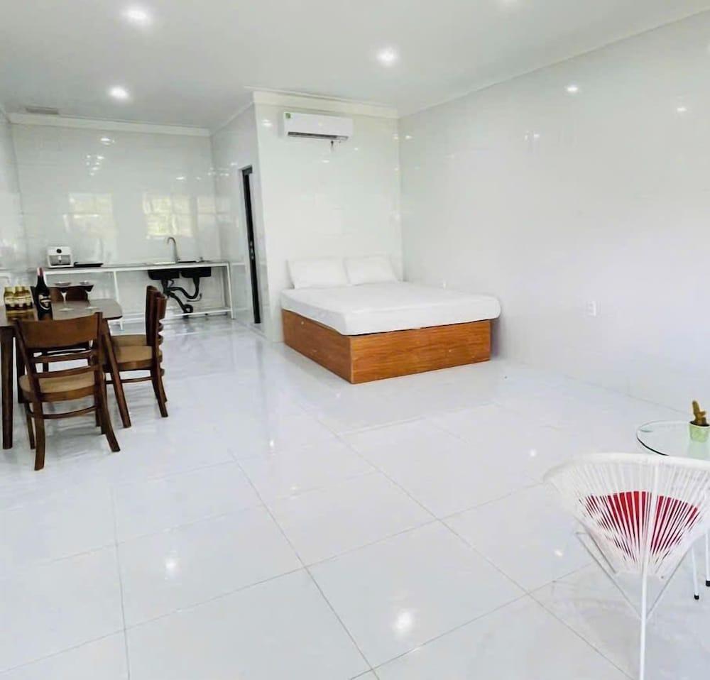 Hotel Duong Dong Town