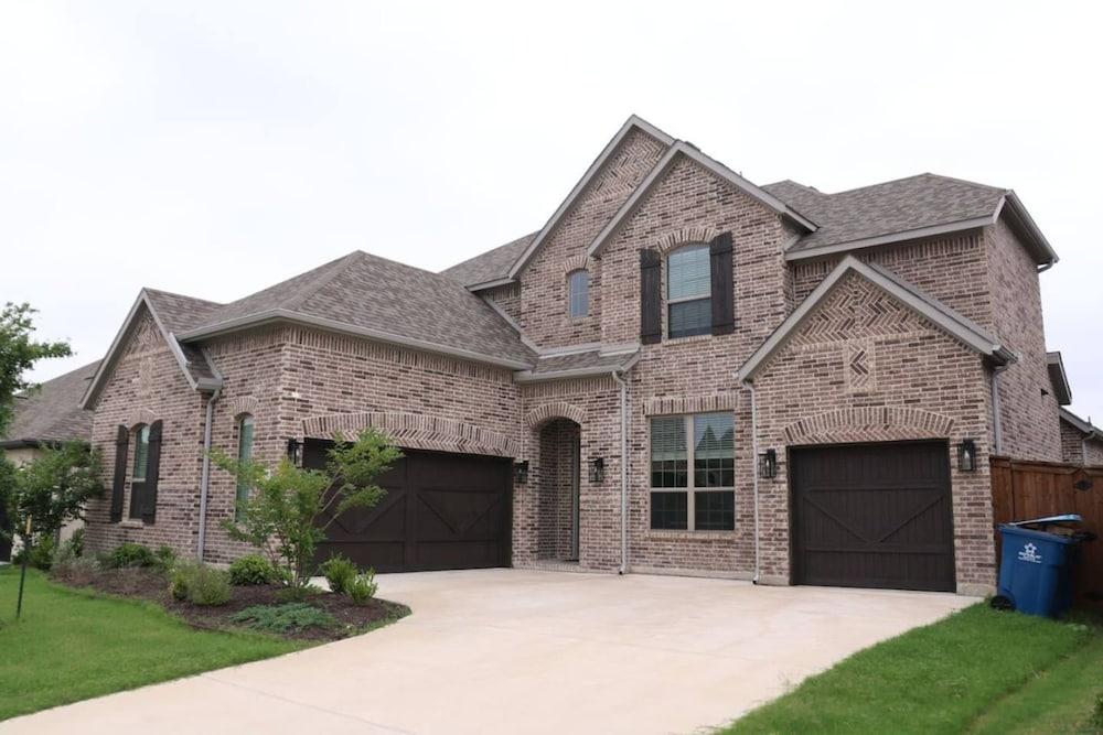 Spacious Home w Putting Green -for Extended Stays