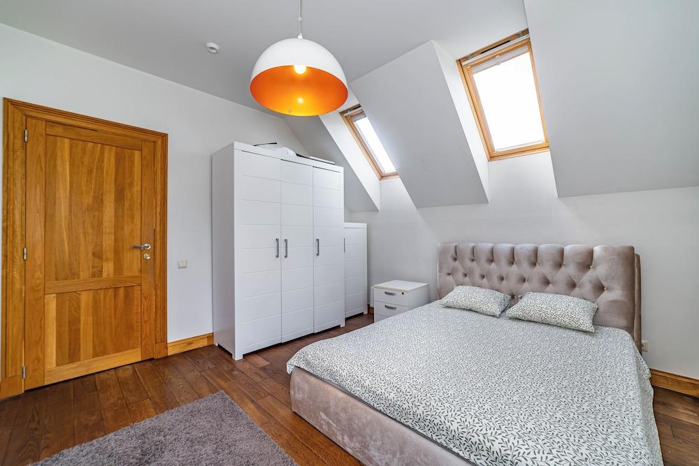 Luxurious Amber Villa With Private Pool and Garden Views