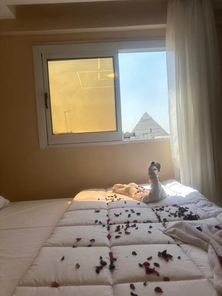 kings pyramids view inn