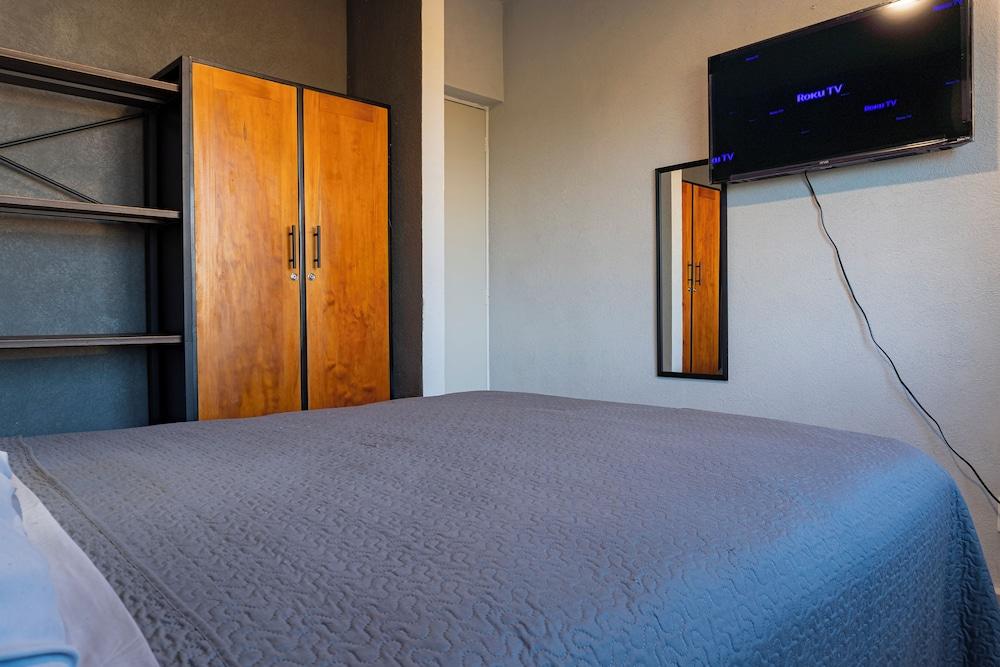 Acapulco Penthouse with 2 Bedrooms Pool