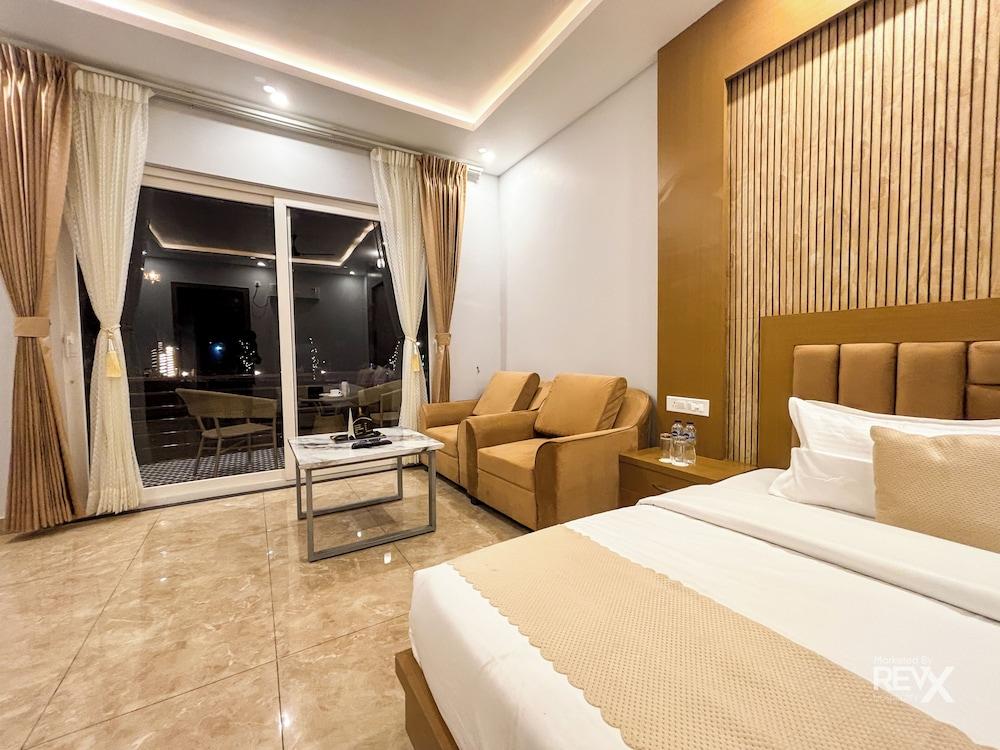 Wonderwood Corbett Resort (1min walk to River with Deep Jungle Trail)