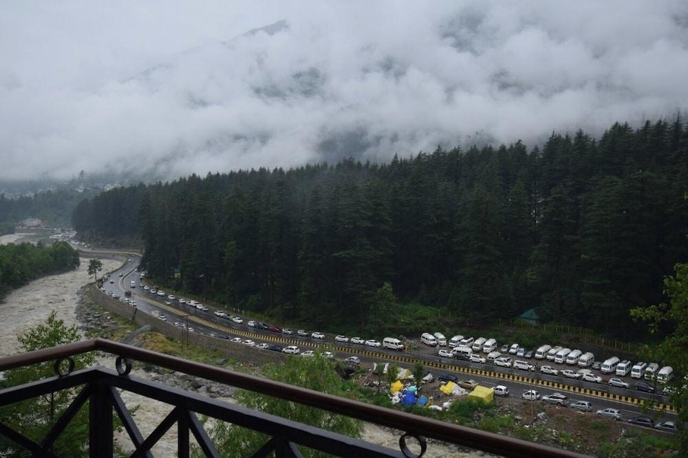 Chichoga Holiday Inn Manali