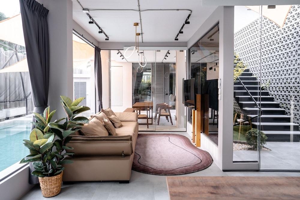 Taradol Premium Pool Villa