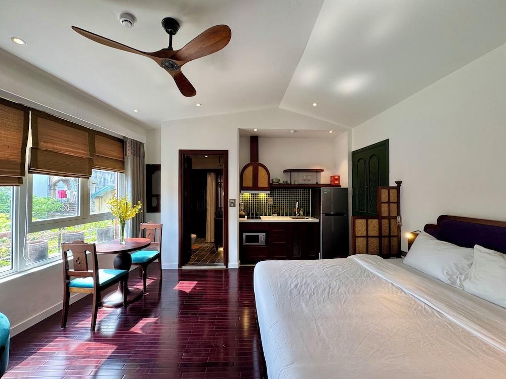 Maison Nha Truc Bach Lake