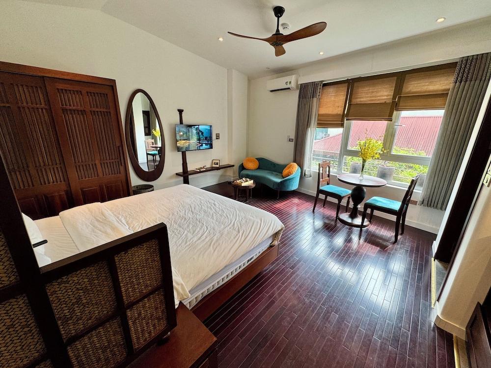 Maison Nha Truc Bach Lake