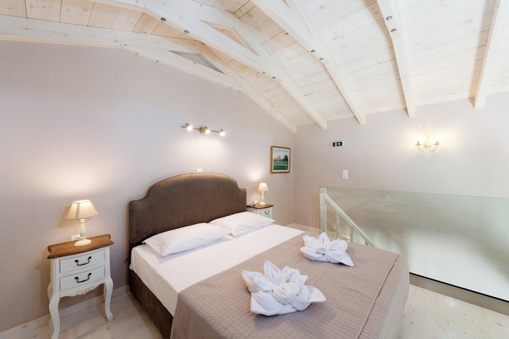 Sarpedon & Rhadamanthus By Forest Villas