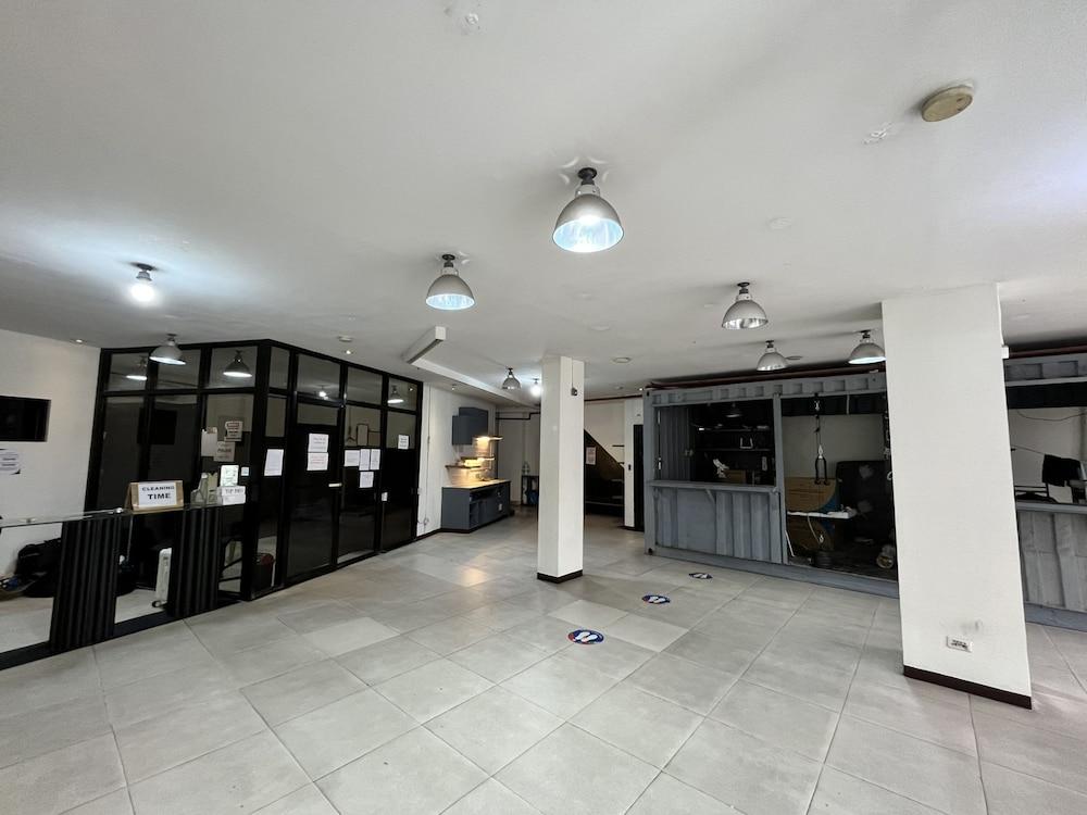 Junction Hostel Poblacion Makati Avenue