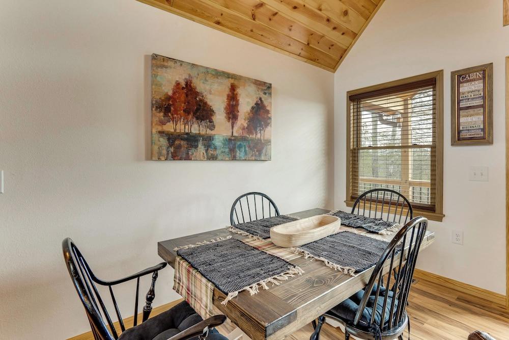 Fall Colors, Deck & Fireplace: Murphy Mtn Retreat!