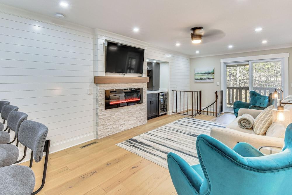 Golf Course View: Modern Keowee Key Condo!