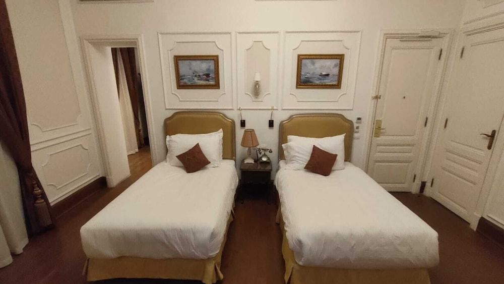 Maison Maxim De Lesseps